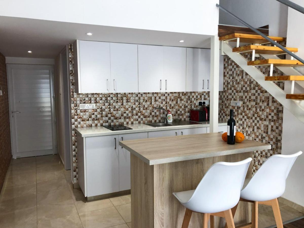 Cozy Loft Apartment アヤナパ エクステリア 写真
